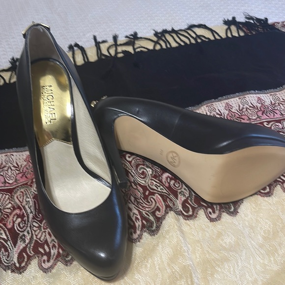 Michael Kors shoes, color black, size 8 - Picture 1 of 2